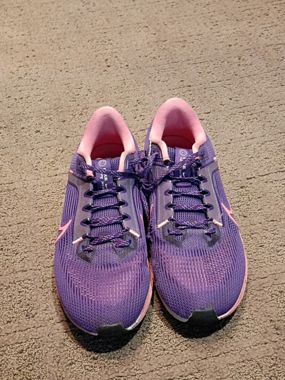 Nike Pegasus 40 Running Shoe Size 11.5